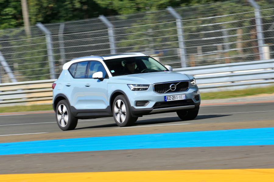  Volvo XC40 T3 Momentum 2018 года  (WW) (фото 4 из 5)